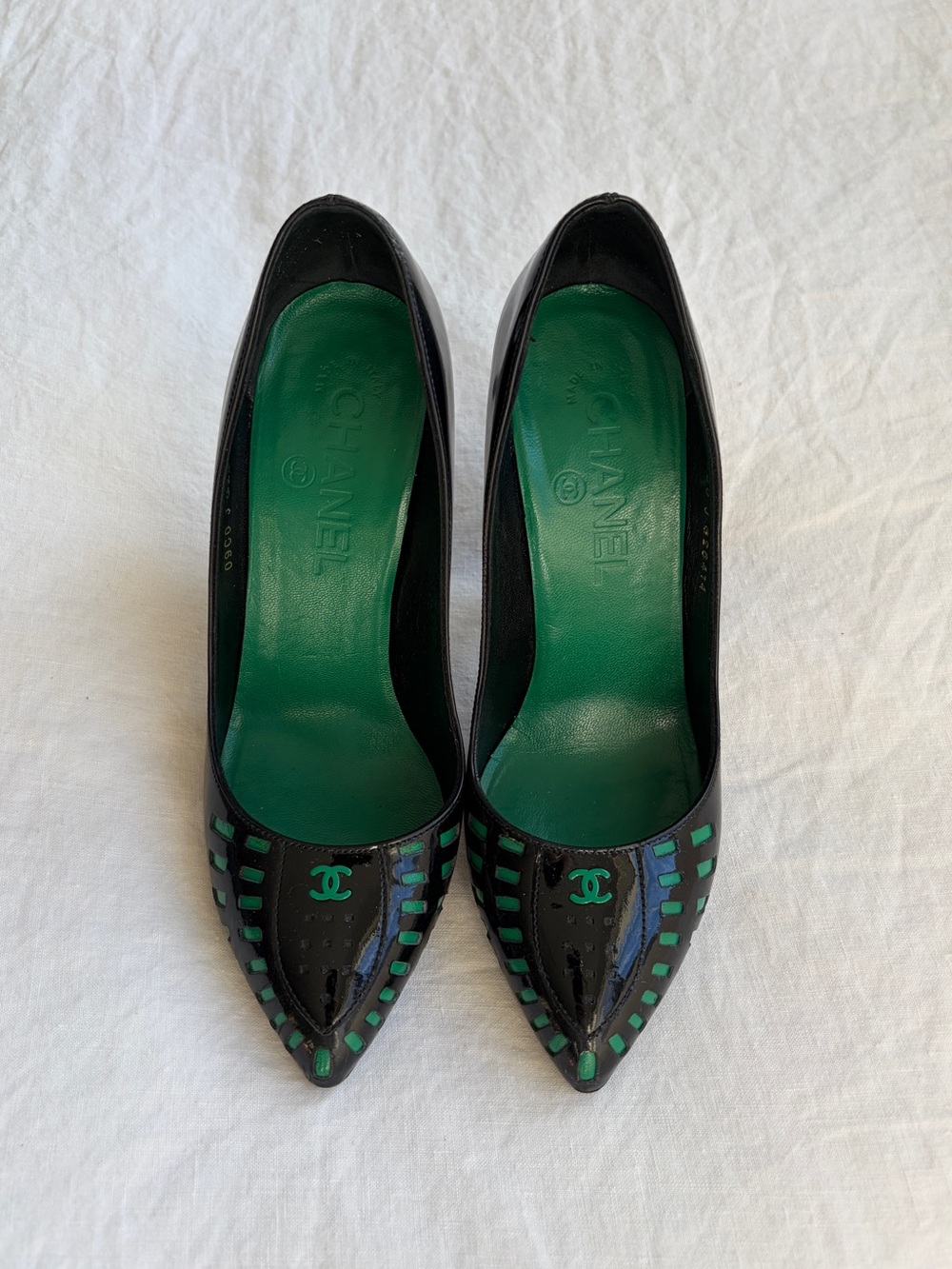 Vintage Chanel CC Logo Patent Leather Pointy Toe Heels Black Green